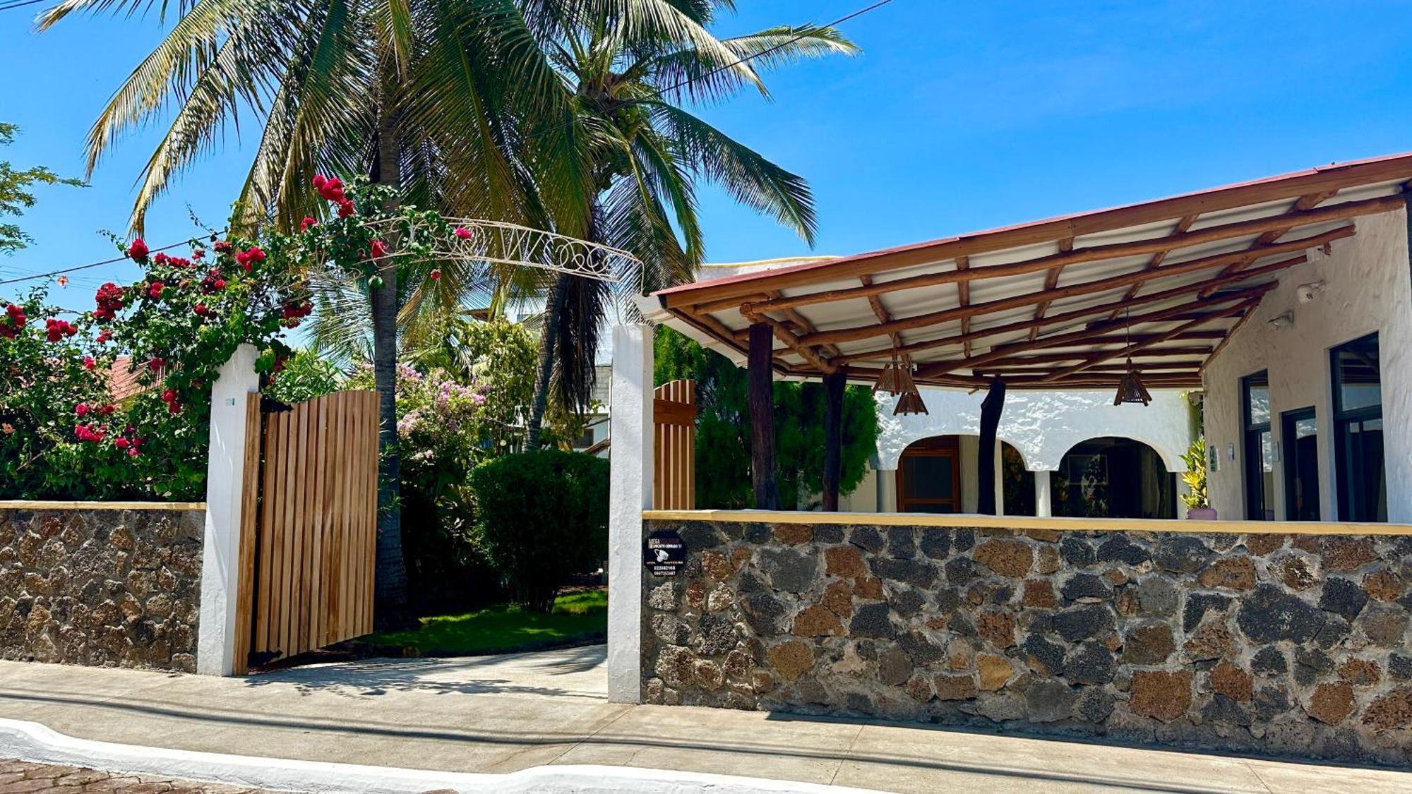 Hostal Suenos Silvestres Puerto Ayora  Dış mekan fotoğraf